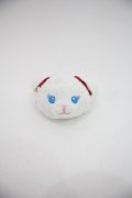 BABY,THE STARS SHINE BRIGHT / ねこくみゃちゃんクリップブローチ  白Ｘ赤 I-25-04-16-120-BA-AC-HD-ZI