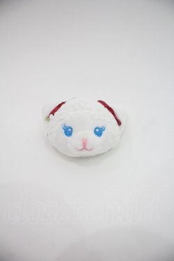 画像1: BABY,THE STARS SHINE BRIGHT / ねこくみゃちゃんクリップブローチ  白Ｘ赤 I-25-04-16-120-BA-AC-HD-ZI