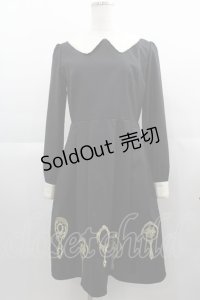 Fi.n.t / 手鏡刺繍ワンピース  黒Ｘゴールド I-25-04-21-056-CA-OP-HD-ZI