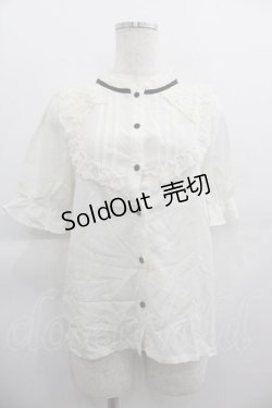 画像1: axes femme POETIQUE / 花ブローチ付プチスタンドブラウス  生成り I-25-05-07-024-AX-BL-HD-ZI