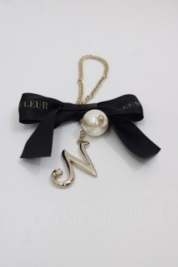 画像1: Maison de FLEUR / Gイニシャルリボンチャーム  黒 I-25-05-08-076-LO-BG-HD-ZI