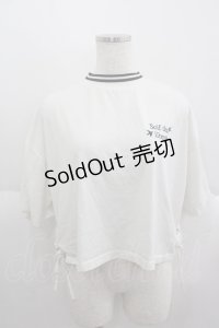 axes femme / 胸元刺繍半袖カットソー  白Ｘ黒 I-25-05-14-061-AX-TO-HD-ZI