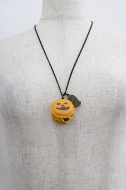 画像1: Q-pot. / Jack-o'-lantern Macaron Necklace  オレンジ I-25-05-14-010-QP-AC-HD-ZI