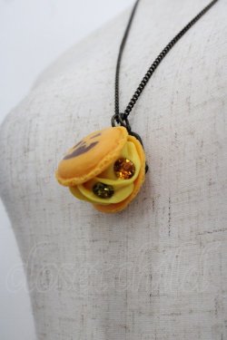 画像2: Q-pot. / Jack-o'-lantern Macaron Necklace  オレンジ I-25-05-14-010-QP-AC-HD-ZI