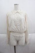 an another angelus / 変形カラー同色ローズ刺繍プルオーバーブラウス  アイボリー I-25-05-19-003-CA-BL-HD-ZI