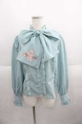 axes femme kawaii / スプーン持ちのクマさんブラウス  サックス I-25-05-29-010-AX-BL-HD-ZI