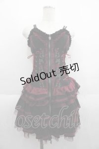 OZZ ANGELO / 薔薇刺繍サイド編み上げコルセットキャミワンピース  黒Ｘ赤 I-25-05-29-097-OO-OP-HD-ZI