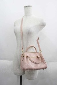 Maison de FLEUR / リボン型押しショルダーバッグ  ピンク I-25-05-29-109-LO-BG-HD-ZT-K021