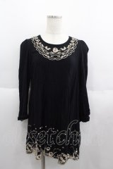 Cherir la femme / スカラップラウンド刺繍長袖チュニック  黒Ｘゴールド I-25-06-01-035-LO-TO-HD-ZI