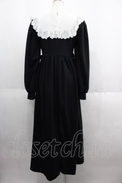 画像2: Jamie エーエヌケー / ハイネック刺繍サイドベルトロングワンピース  黒Ｘ白 I-25-06-04-065-LO-OP-HD-ZI