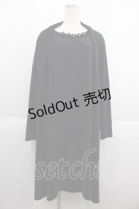 INGEBORG / カメリアプリント長袖ワンピース  黒 I-25-06-04-067-LO-OP-HD-ZT365