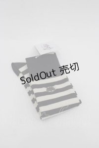 Samansa Mos3 / 【Alice×SamansaMos2】刺繍ボーダーハイソックス  グレーＸアイボリー I-25-06-21-125-LO-ZA-HD-ZI