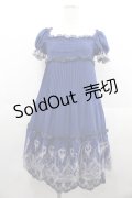 axes femme / ハート刺繍プリーツシフォン半袖ワンピース  青Ｘ白 I-25-06-25-065-AX-OP-HD-ZI