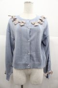 axes femme / サテンリボンニットカーディガン  サックス I-25-06-25-008-AX-TO-HD-ZI