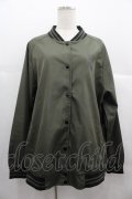 NieR Clothing / バックNieRちゃんブルゾンジャケット F カーキＸ黒 I-25-06-25-039-PU-JA-HD-ZI