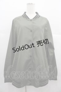 NieR Clothing / バックNieRちゃんブルゾンジャケット F カーキＸ黒 I-25-06-25-039-PU-JA-HD-ZI