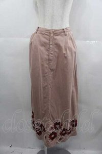 KETTY / 雛菊刺繍ワッペンスカート  ピンクＸ赤 I-25-06-29-081-EL-SK-HD-ZI