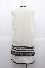 画像2: axes femme / ノーカラーノースリーブワンピース  白Ｘ黒 I-25-07-06-069-AX-OP-HD-ZT509 (2)
