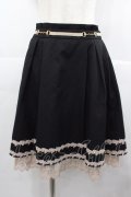 axes femme / レース付きタックスカート  黒Ｘベージュ I-25-07-06-094-AX-SK-HD-ZI