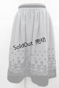 画像1: axes femme / 裾刺繍入りミディスカート  グレーＸ黒 I-25-07-06-095-AX-SK-HD-ZI