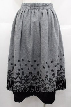 画像2: axes femme / 裾刺繍入りミディスカート  グレーＸ黒 I-25-07-06-095-AX-SK-HD-ZI