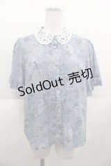 axes femme POETIQUE / プリュムプリントレース襟ブラウス  ブルー I-25-07-06-005-AX-TO-HD-ZI