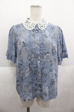 画像1: axes femme POETIQUE / プリュムプリントレース襟ブラウス  ブルー I-25-07-06-005-AX-TO-HD-ZI