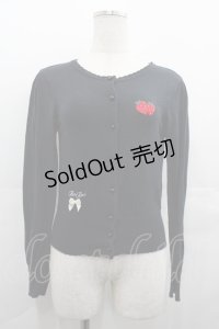E hyphen world gallery / いちごリボン刺繍ニットカーディガン  黒Ｘ赤Ｘ白 I-25-07-23-007-LO-TO-HD-ZI