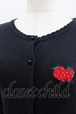 画像3: E hyphen world gallery / いちごリボン刺繍ニットカーディガン  黒Ｘ赤Ｘ白 I-25-07-23-007-LO-TO-HD-ZI