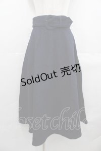 an another angelus / 変形バックルフレアーデニムスカート  紺デニム I-25-07-23-085-CA-SK-HD-ZI