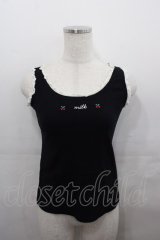MILK / チェリーロゴ刺繍ノースリーブトップス  黒Ｘ白Ｘ赤 I-25-07-27-018-ML-TO-HD-ZI