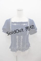 OZZ ANGELO / 薔薇十字架刺繍スナップボタン半袖ブラウス  青Ｘ白 I-25-07-27-040-OO-BL-HD-ZI