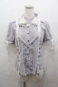 Ozz oneste / 薔薇刺繍スナップボタン半袖ブラウス  グレー I-25-07-27-041-OO-BL-HD-ZI