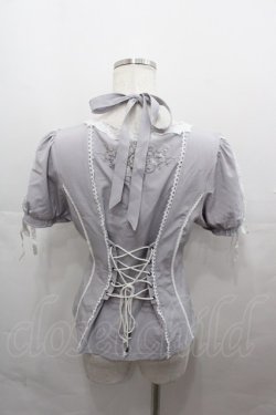 画像2: Ozz oneste / 薔薇刺繍スナップボタン半袖ブラウス  グレー I-25-07-27-041-OO-BL-HD-ZI
