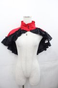 MARBLE / ゴシック調モチーフ付き立ち襟ケープ  赤Ｘ黒 I-25-07-30-075-GO-JA-HD-ZI
