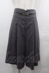 axes femme POETIQUE / ビットデザインタックパンツ  グレー I-25-08-09-101-AX-PA-HD-ZI