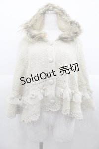 axes femme / ファー付きニットケープ  アイボリー I-25-08-18-005-AX-TO-HD-ZI
