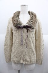 axes femme / ファーティペット付ニットカーディガン  アイボリー I-25-08-18-011-AX-TO-HD-ZI