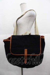 WONDERFUL WORLD / フェルト地ショルダーバッグ  ブラック I-25-09-11-070-LO-BG-HD-ZI