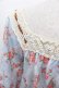 画像3: LIZ LISA / はしごレースリボンローズブーケプリントトップス  サックスＸピンク I-25-09-13-013-LO-TO-HD-ZI (3)
