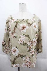 INGEBORG / 百合柄ノーカラーブラウス  ベージュ I-25-09-13-029-LO-BL-HD-ZT198