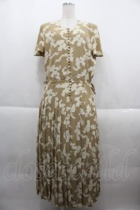 INGEBORG / リボン柄半袖プリーツワンピース  ベージュ I-25-09-21-070-LO-OP-HD-ZI