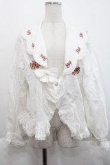 KETTY / ローズブーケ刺繍スカラップセーラー襟オーバーブラウス  白ｘ赤 I-25-09-21-012-EL-BL-HD-ZI