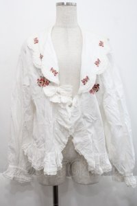 KETTY / ローズブーケ刺繍スカラップセーラー襟オーバーブラウス  白ｘ赤 I-25-09-21-012-EL-BL-HD-ZI