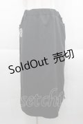 NieR CLOTHING / エンブレム刺繍スカート  黒Ｘ白 I-25-09-24-051-PU-SK-SA-ZI