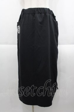 画像1: NieR Clothing / エンブレム刺繍スカート  黒Ｘ白 I-25-09-24-051-PU-SK-SA-ZI