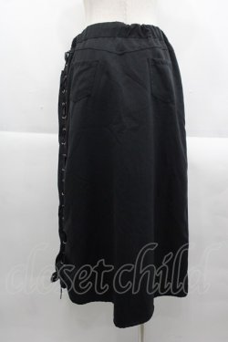 画像2: NieR Clothing / エンブレム刺繍スカート  黒Ｘ白 I-25-09-24-051-PU-SK-SA-ZI