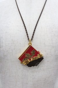 Q-pot. / Carre de Chocolat Necklace  黒Ｘ赤 I-25-09-24-060-QP-AC-SA-ZI
