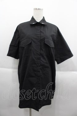 画像1: NieR Clothing / クロスプリント襟半袖シャツ  黒Ｘ白 I-25-09-24-006-PU-CO-SA-ZI