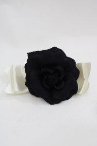 JESUS DIAMANTE / マドモアゼルカメリアバレッタ  黒Ｘ白 I-25-09-24-095-JE-AC-SA-ZI